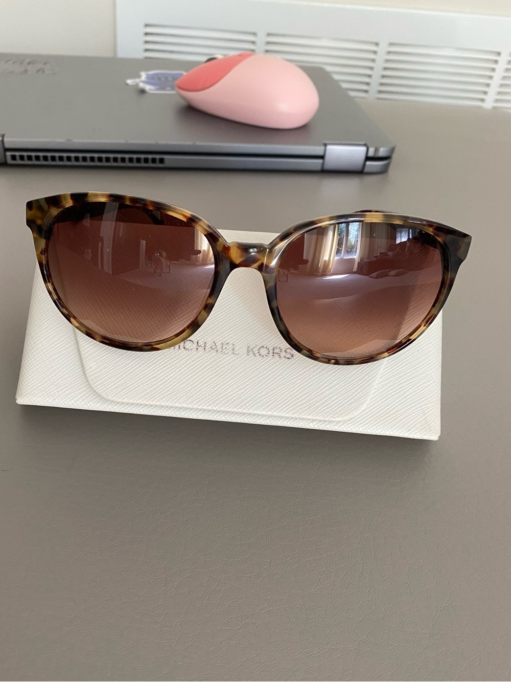 EUC- Authentic Michael Kors tortoiseshell Cat-eye sunglasses
